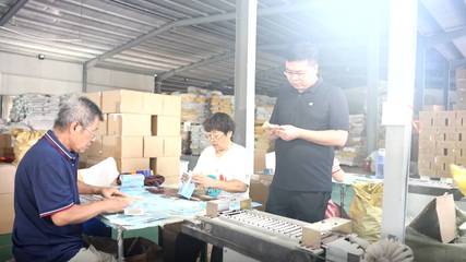 創(chuàng)業(yè)微山 小工廠，大貿易，飼料產業(yè)的突圍之路
